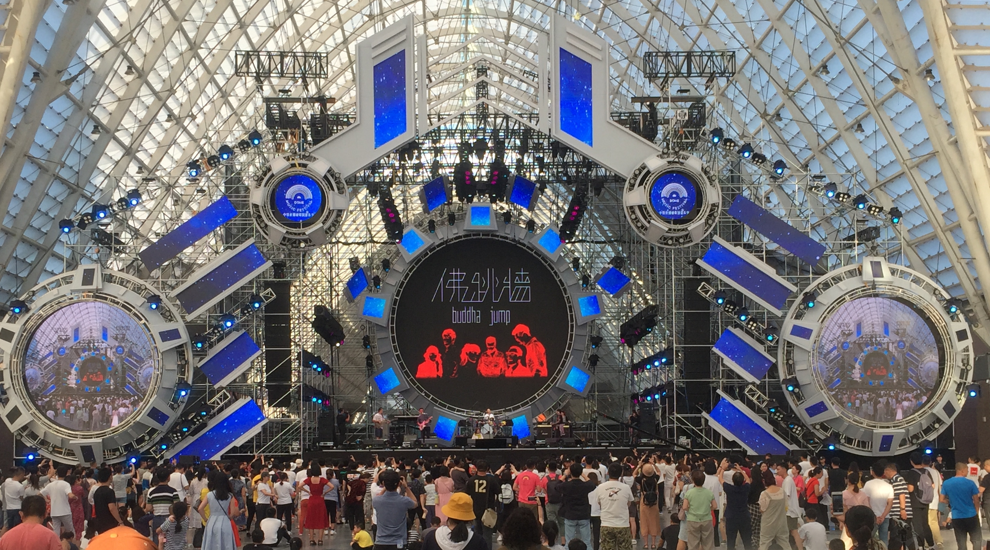 價格戰(zhàn)和高端范 亦是國產(chǎn)煙臺LED屏難逃的宿命